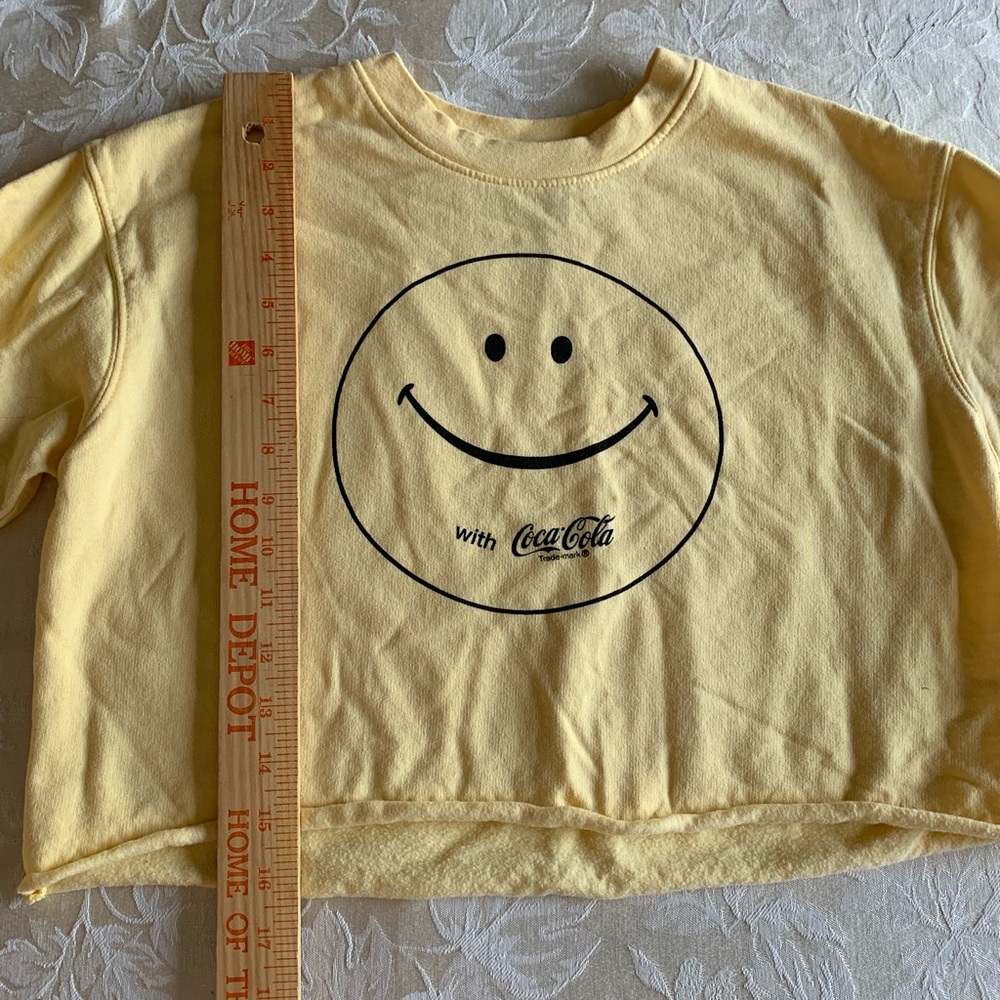 Coca Cola Yellow Smiley Sweatshirt cropped size L
